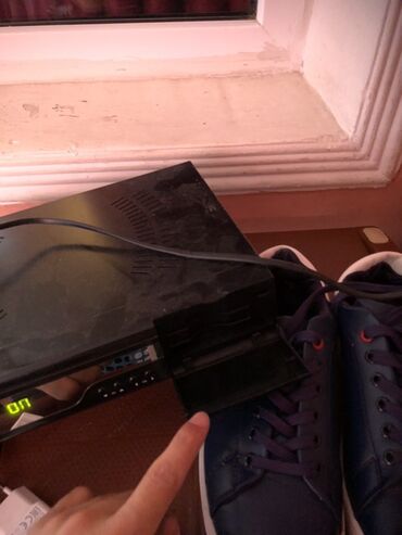 tv monitor: Təkrar emal olunmuş materiallardan hazırlanmış, qara rəngli TR9203