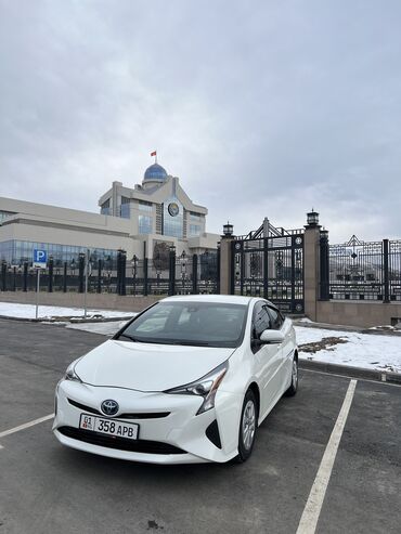 Toyota: Toyota Prius: 2017 г., 1.8 л, Автомат, Гибрид, Хэтчбэк