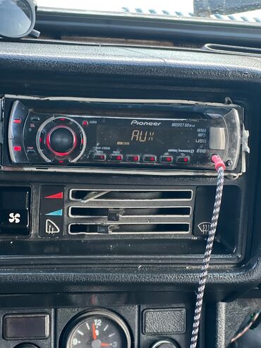 pioneer deh 9650 bt: Pioner 2150 satılır.Təkcə aux yeri işləyir.Çox güclü effekti var