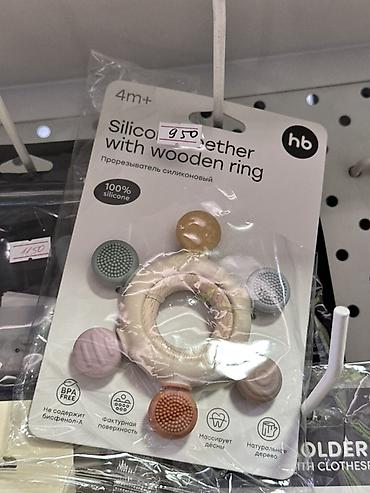 hb: Прорезыватель для малышей 4+ мес. Модель: Silicone teether with — 1