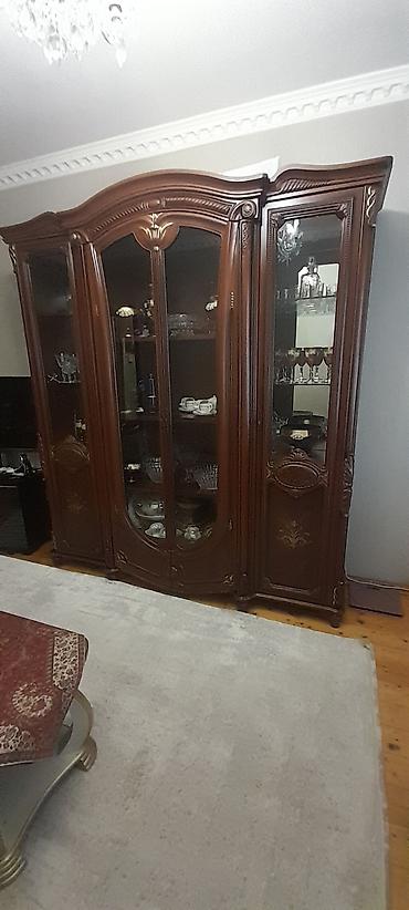 Bufetlər: Klassik üslubda iri bufet/vitrin dolabı - Material: tünd qoz rəngli — 2