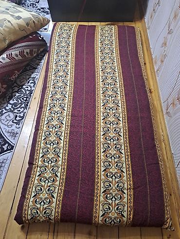Digər mebel: Taxt döşəyi 30manat.Qalan tək döşəklər hərəsi 10 manatdır. Təbii qoyun — 5