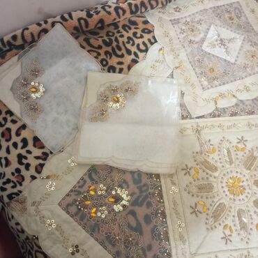 Digər tekstil: Germaniyani. dekor. süfräläri. qızılı. daşlarla. bäzädilmiş — 14