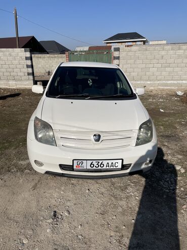 продажа авто тойота камри: Toyota ist: 2004 г., 1.5 л, Автомат, Бензин