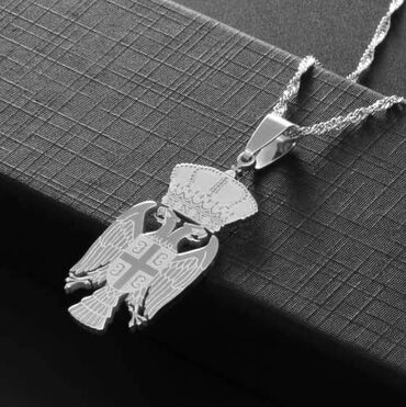 Ogrlice: Lanac sa priveskom
Cena 1300din — 6