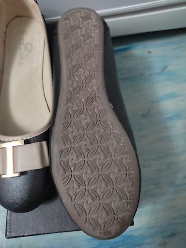 Босоножки, сандалии, шлепанцы: Продам чисто за символическую плату обувь женская размеры 39- 40 по — 13