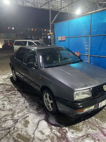 машина без первоначального взноса: Volkswagen Vento: 1994 г., 1.8 л, Механика, Бензин, Седан