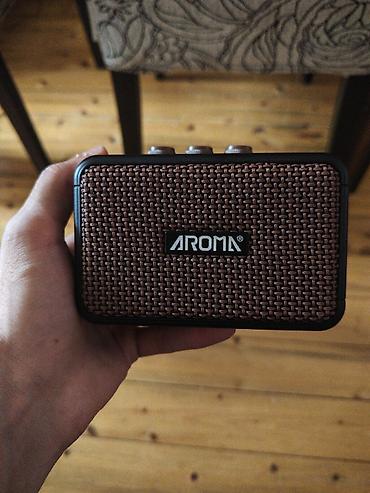 Gitaralar: Ağ rəngli elektrik gitara komplekti təqdim olunur. Dəstə şəkildə — 4