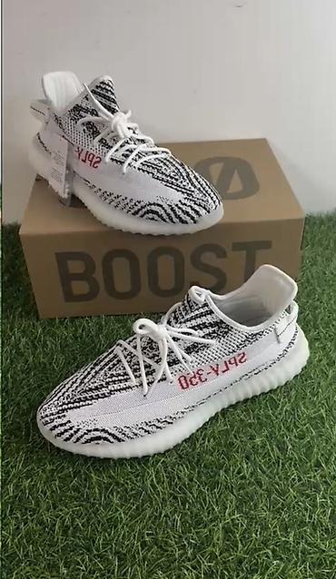 Patike: Patike – silueta inspirisana modelom 350 sa Boost-stil đonom Brojevi — 4