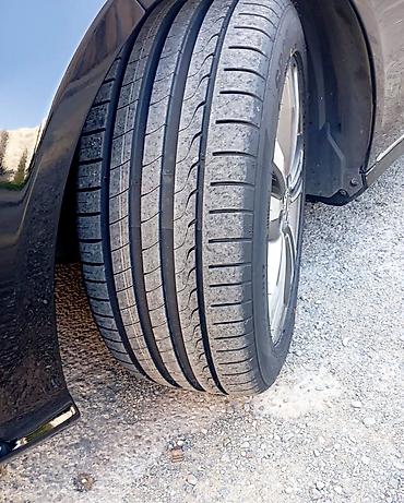 Mercedes-Benz: Mercedes-Benz E-Class sedan - Korpus: Qara rəng, aerodinamik kuzov — 2