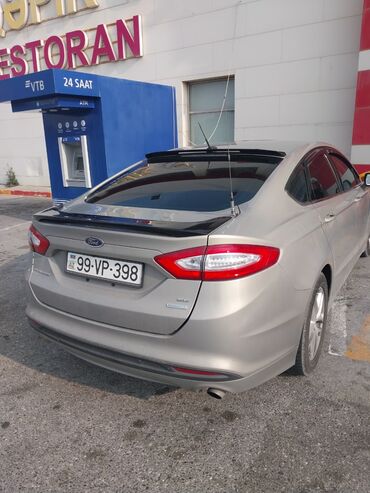 Ford: Ford Fusion SE sedan - Kuzov: 4 qapılı sedan, gümüşü rəng - Mühərrik — 2