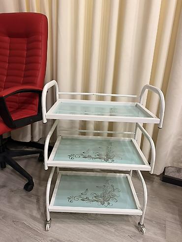 Üçmərtəbəli servis arabası - Material: möhkəm metal karkas, şüşə