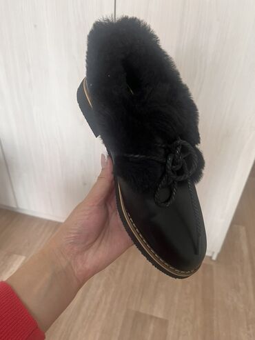 Пальто: Все вещи почти новые Нигде не порвано не испачкано Просто весели в — 31