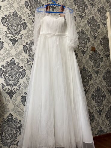 белое платье короткое свадебное: Продаю свадебное платье.Ни разу не одевала (с этикеткой) Купила за