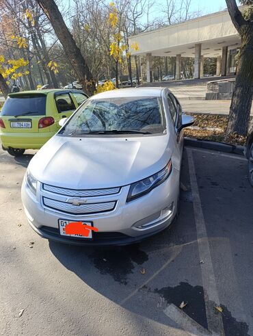 продаю с доплатой мне: Chevrolet Volt: 2014 г., 1.4 л, Вариатор, Гибрид, Хетчбек