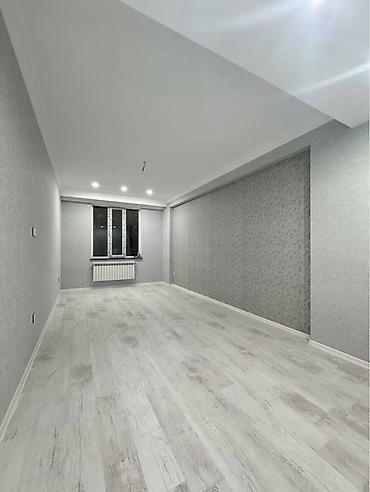 Kafel və metlax: Təsvir: - Müasir üslubda təmir olunmuş mənzil interyeri. Parlaq boz — 8