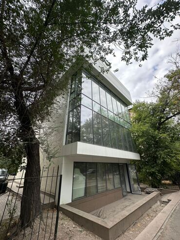 продаю участок в токмаке: Продаю Здание, 270 м²