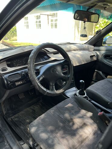 советские машины: Mazda 626: 1993 г., 2 л, Механика, Газ, Хэтчбэк