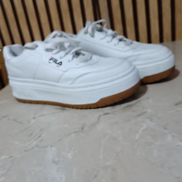 moschino papuce zenske: Fila patike – bele, platforma i gumeni đon, 39 - Brend: Fila — 1