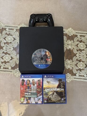 Çaydanlar: Sony PlayStation 4 Slim konsolu, bir ədəd pult və üç ədəd oyunla