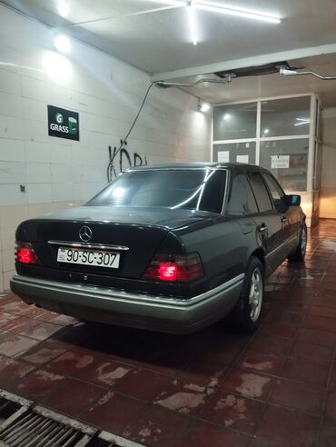 Mercedes-Benz: Mercedes-Benz W124: 3 l | 1994 il Sedan — 4
