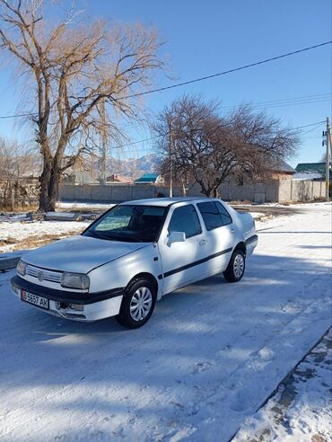 Volkswagen: Volkswagen Vento: 1993 г., 1.8 л, Механика, Бензин, Седан