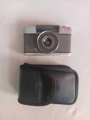 retro gramofon: Olympus Yaponiya istehsalı olan retro fotoaparat. İşlər vəziyyətdə — 1