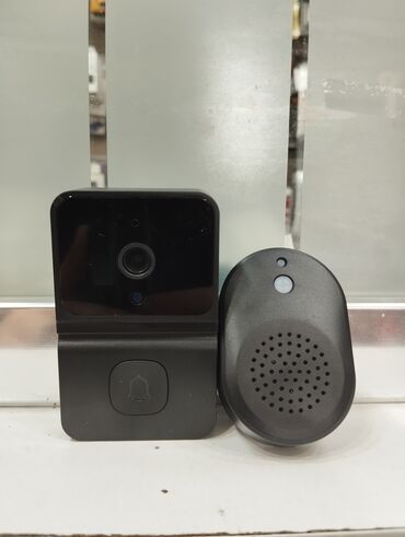 телефон fly evo tech 4: Qapi zengi Qara rəngdə, zəng düyməsi və kamera ilə təchiz edilmiş