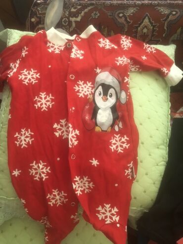 Dəstlər: Körpə geyim dəsti - 3 ədəd qalın, ayaqlı tulum: - Açıq mavi rəngdə — 28