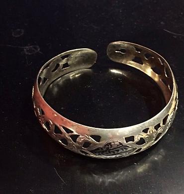 Серебряные браслеты: Серебряный браслет с позолотой с ажурным орнаментом. В центре браслета — 7