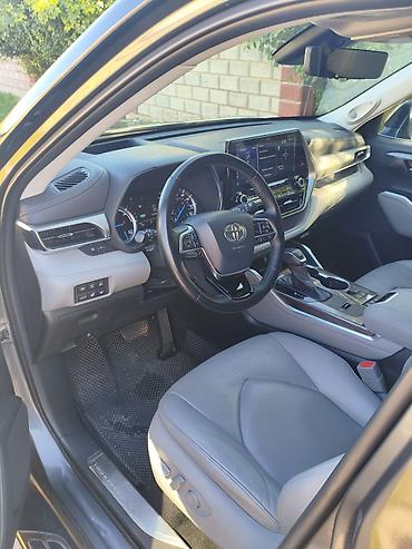 кабина юто: Toyota Highlander: 2021 г., 2.5 л, Вариатор, Гибрид, Кроссовер — 5