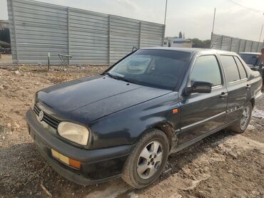 женил жук ташуучу унаа: Volkswagen Vento: 1993 г., 1.8 л, Механика, Бензин, Седан