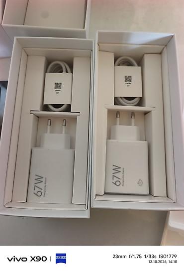 Xiaomi: Xiaomi 13 (две расцветки: белый и чёрный), глобальная версия HyperOS — 4