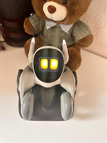barmaq oyuncaq: Uşaqlar üçün interaktiv robot oyuncağı - Dizayn: Dörd təkərli baza — 2