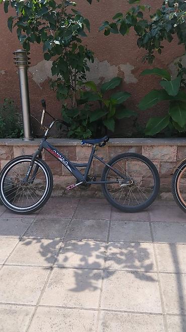velosiped 26 type 1: BMX tipli şəhər/park velosipedi Xüsusiyyətlər: - Marka/model: Akula — 2