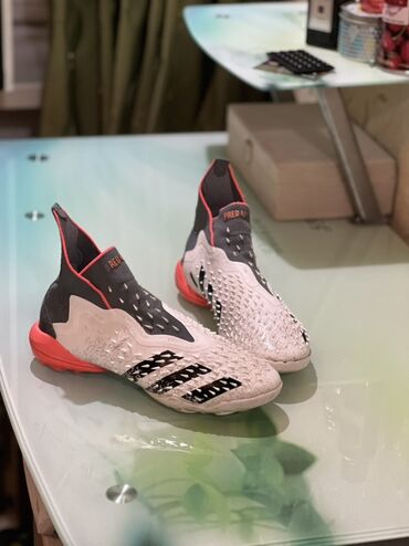 футбольный бутс: Мужские кроссовки, 38.5, Adidas, Б/у, цвет - Белый, Самовывоз, Платная доставка