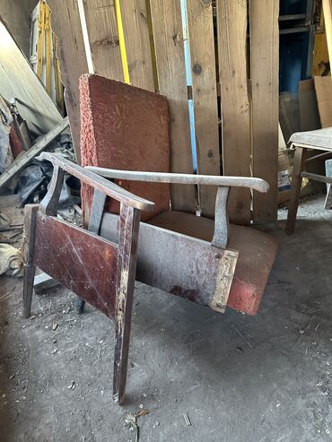 деревянная мебель бу: Кресло б/у в плохом состоянии.
Самовывоз район политеха
