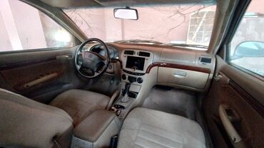 Toyota: Toyota Avensis sedan - Kuzov: 4 qapılı sedan, boz rəng - Salon: bej — 5
