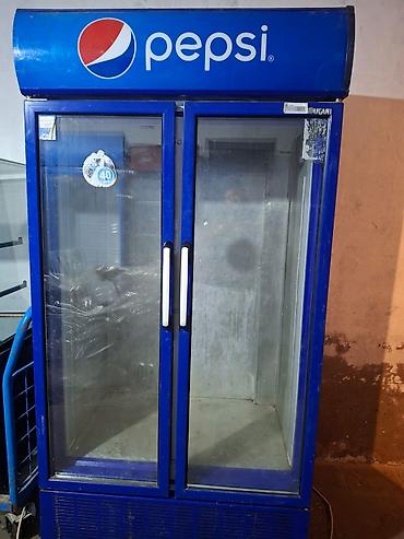 Soyuducu avadanlığı: Ugur firmasi 1metrlik qapili vitrin soyuducu 900 Azn. Ideal — 1