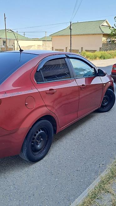 mercedes 208 d: Chevrolet Aveo sedan – qırmızı rəng, 4 qapı. Texniki və komfort — 2