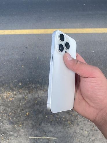 с усилителям: IPhone 15 Pro, Б/у, 256 ГБ, White Titanium, Защитное стекло, 86 % — 3