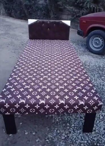 Mebellərin yığılması: Təzə çarpayılar. 1 nəfərlik çarpayılar 60manat. 2 nəfərlik taxt — 28