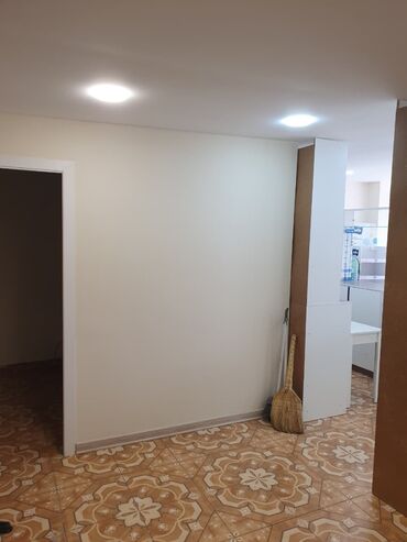 Mağazalar: 90kvlıq obyekt. Qeyri yaşayış çıxarışı var. Bütün kommunal sistemlə — 9