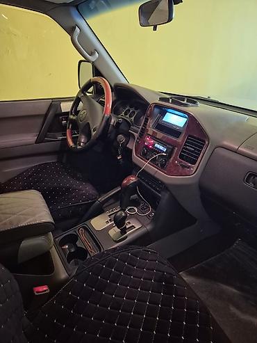 mitsubishi pajero 1995: Mitsubishi Pajero – tam çəkişli (4x4) SUV - Gümüşü rəng, kuzovda — 4