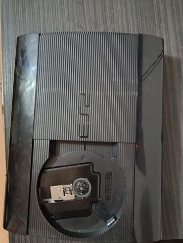 PS3 (Sony PlayStation 3): Sony PlayStation 3 Super Slim konzola (top‑loader) sa kamuflažnim — 7