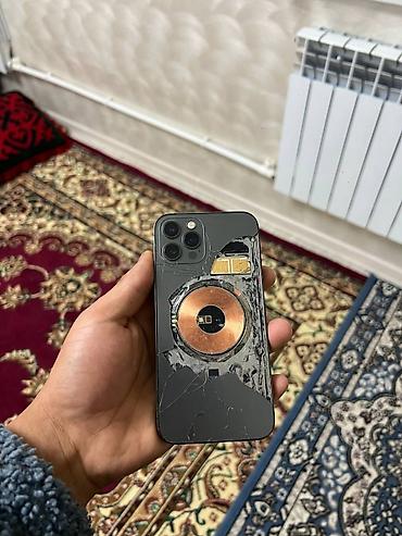 ipad mini 2019: IPhone Pro в тёмном цвете, с тройной основной камерой и плоскими — 1