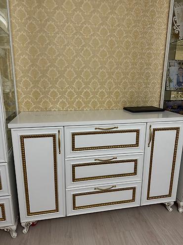 Серванты: Продаются шкафы в гостиную, холл 

Цена 65 000 сом — 4