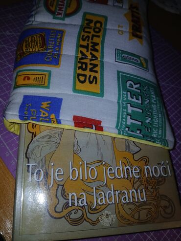 Ostali aksesoari: Prošivena futrola za knjige, idealna za zaštitu knjiga ili tableta — 4