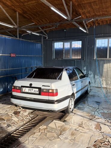 Volkswagen: Volkswagen Vento: 1995 г., 1.6 л, Механика, Бензин, Седан — 5