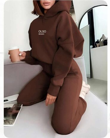 Gornji i donji deo: Komplet trenerka: 3500dinara 
Ful termo — 2